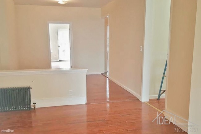 Building Photo - 180 8th St