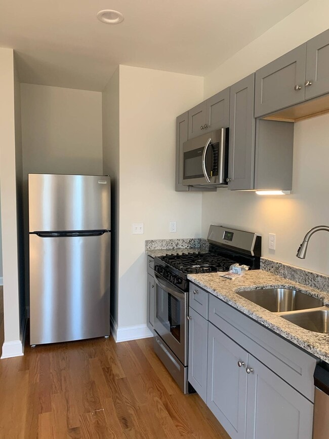 Kitchen - 5901 Hamilton Ave