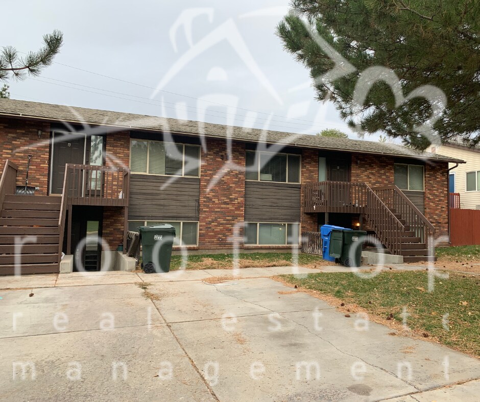 Primary Photo - 30 Fairway Dr