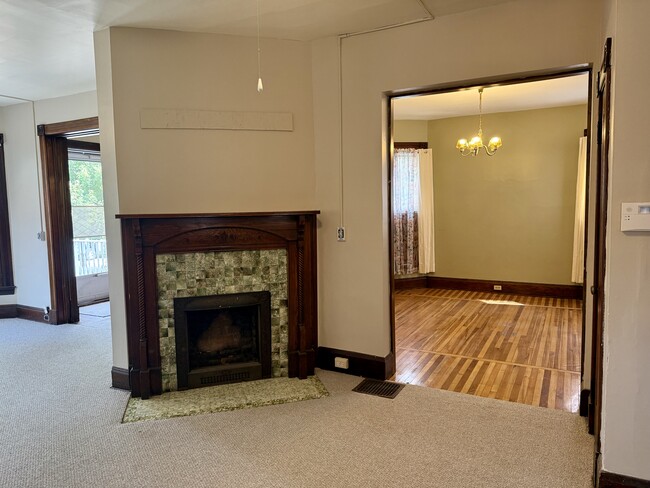 Living to Dining - 357 W 5th St