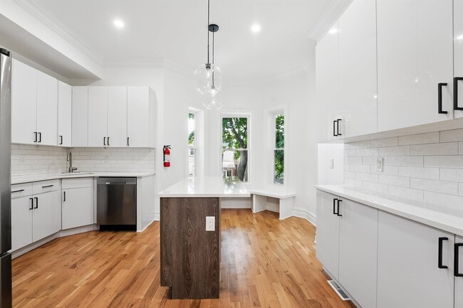 Building Photo - 52 Brinkerhoff St