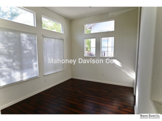 Building Photo - 1441 Woodside Cir