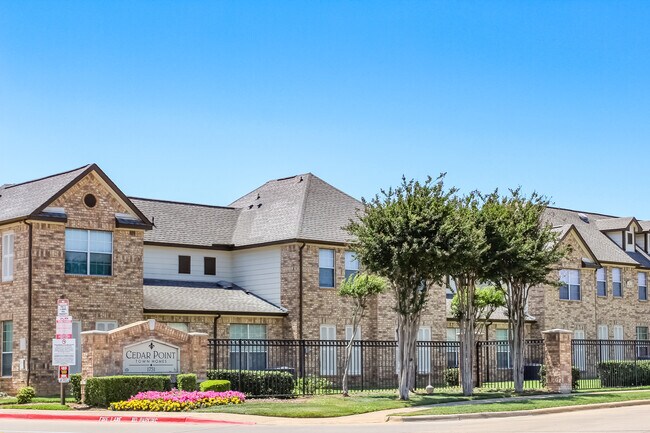Foto del edificio - Cedar Point Townhomes