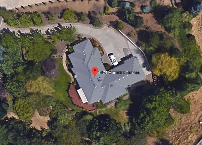 Building Photo - SPACIOUS & STYLISH CUSTOM HOME- 4 BEDROOMS...