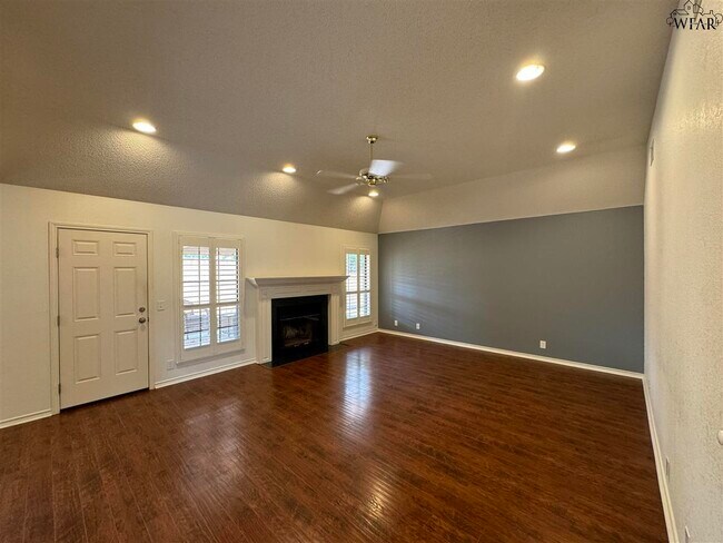 Building Photo - 4845 Shenandoah Dr