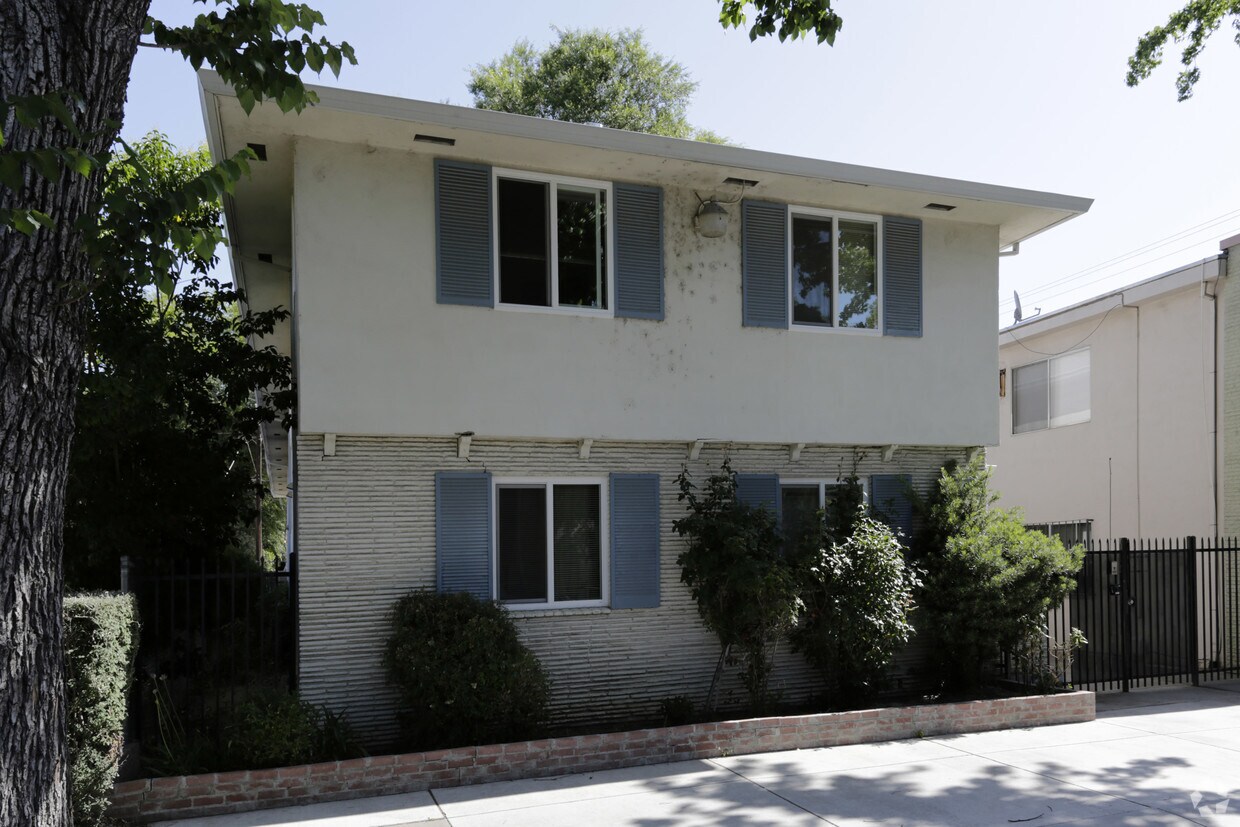 Building Photo - 2423 Q St