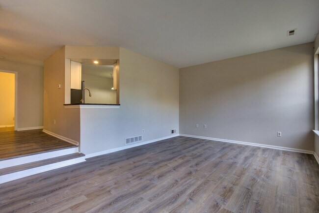 Foto del edificio - 1302 Foxmeadow Cir