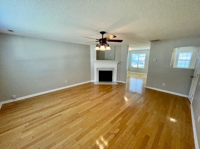 Building Photo - 5505 Sierra Tr