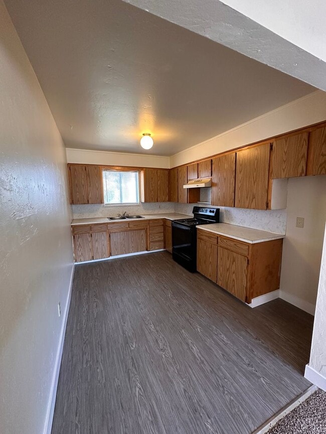 Building Photo - ***MOVE IN SPECIAL $500 OFF FIRST MONTHS R...
