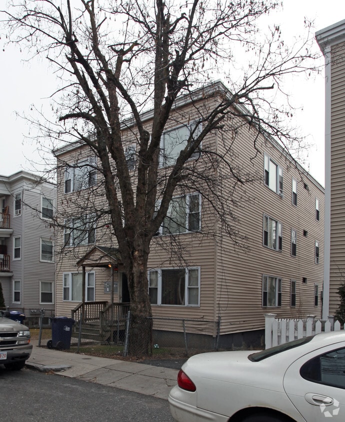 Primary Photo - 42 Lyon St