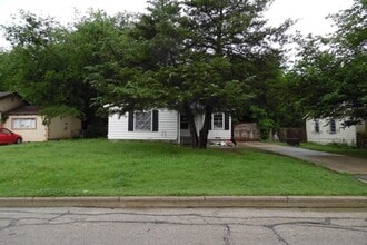 Building Photo - 505 NE 33rd St
