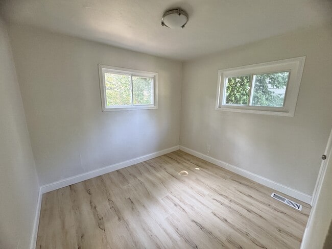 Building Photo - 200 Elbring Dr