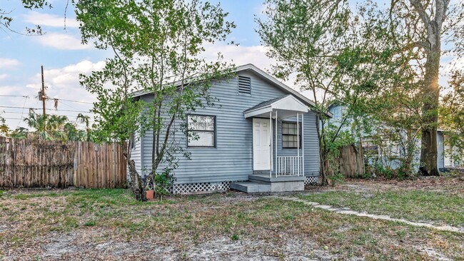 Foto del edificio - Charming 3bed/1bath Home in St Pete! Avail...