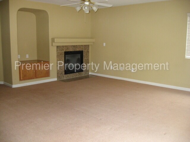 Building Photo - 1760 Dover Cir