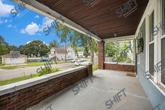 Foto del edificio - 1714 Lafayette Ave NE