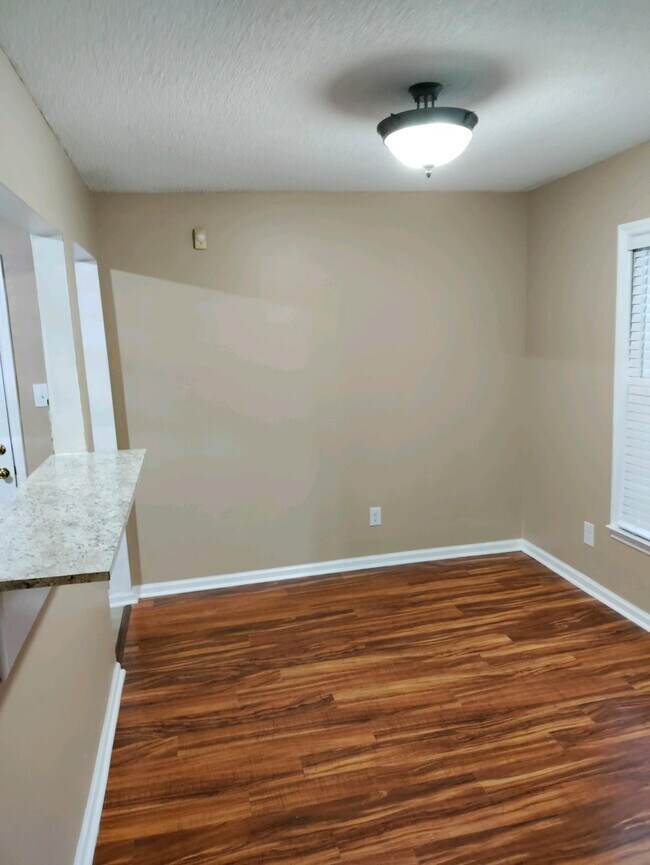 Dining room - 631 W 40th St
