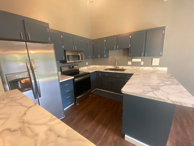 Building Photo - Beautiful Eagle River home in the Eagle-wo...