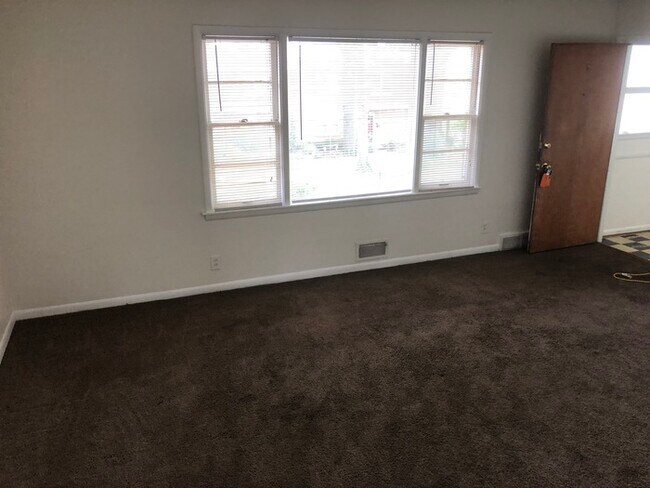 Building Photo - Two bedroom in St Matthews for rent
