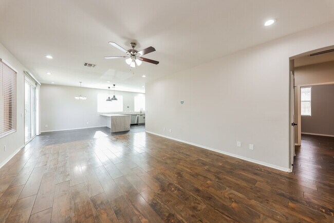 Foto del edificio - 9451 W Ross Ave