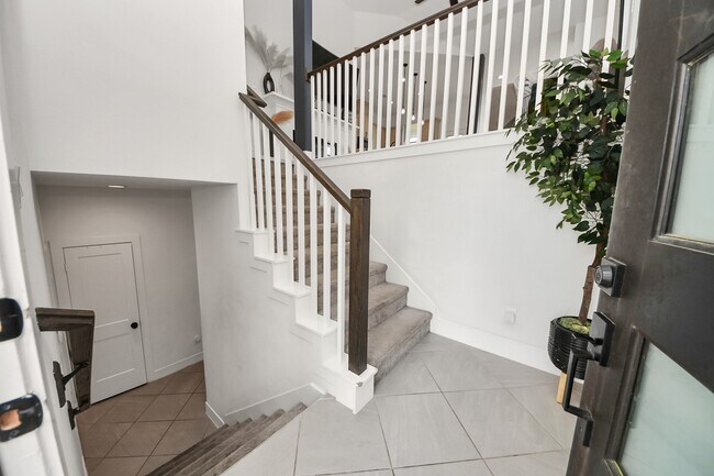 Building Photo - 4942 Carranza Ct