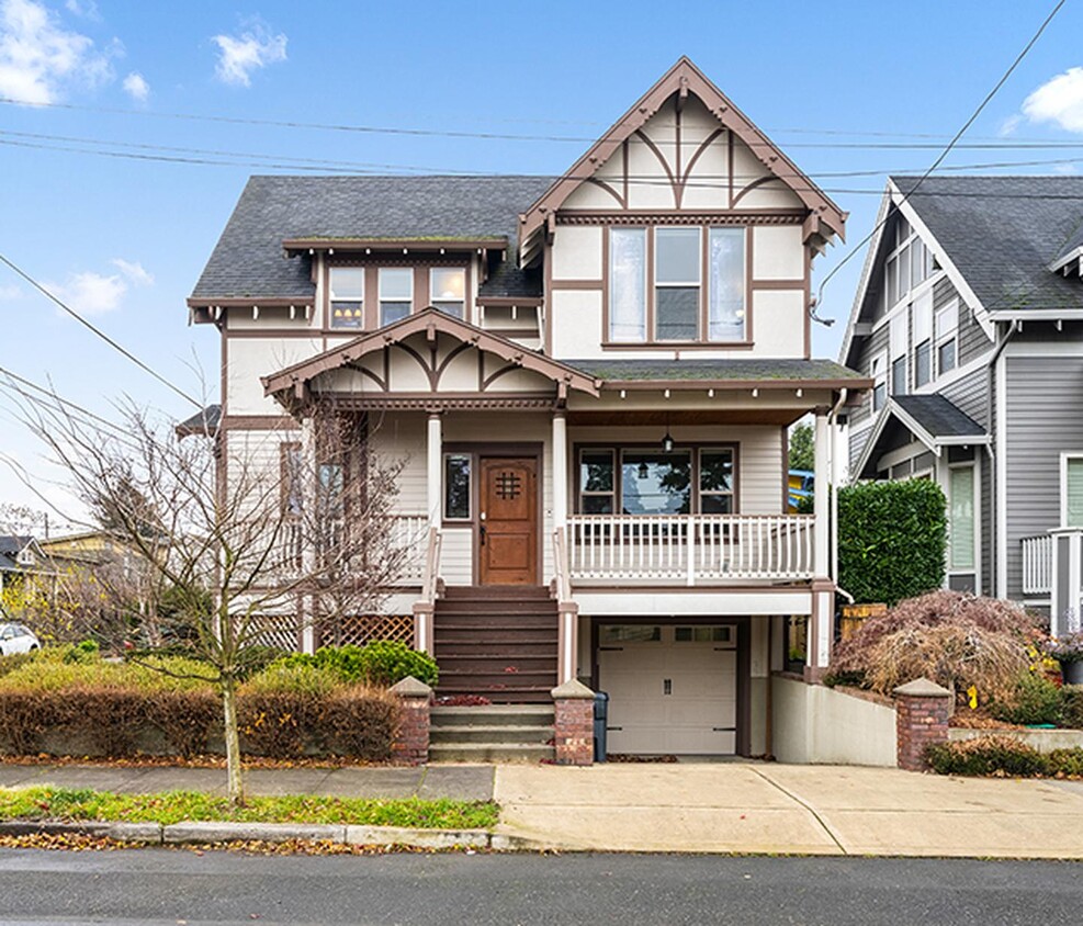 Primary Photo - 5103 NE 7th Ave