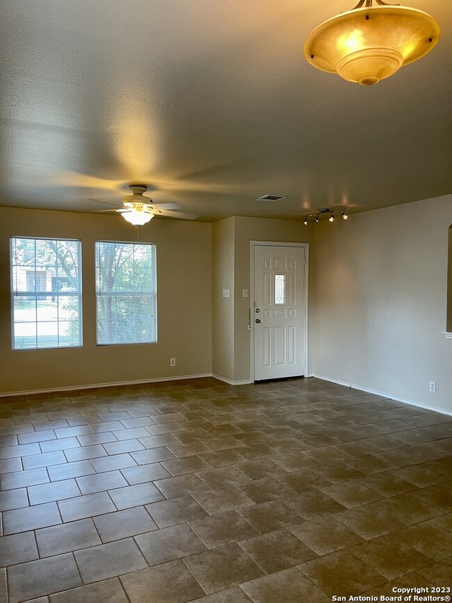 Foto del edificio - 8007 Misty Bluff