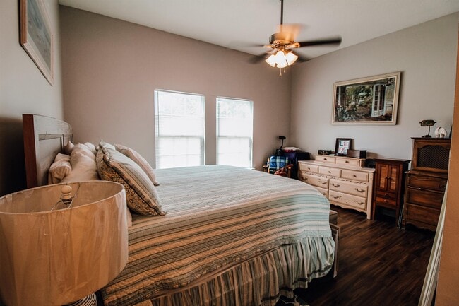 Building Photo - 127 Deerfield Dr