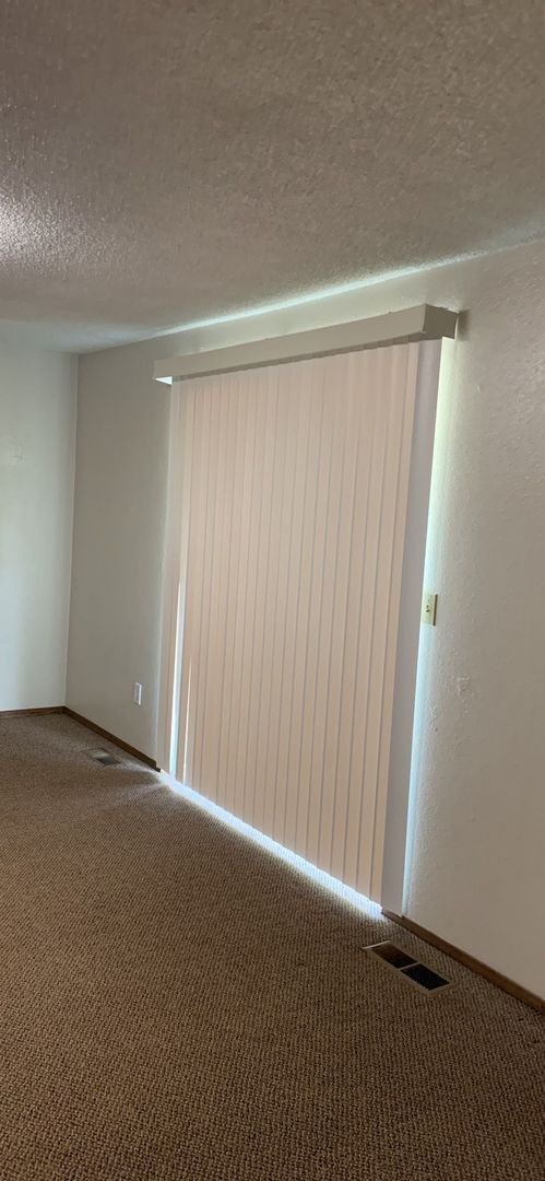 Building Photo - 5 bdrm/2 bath house with huge yard + 2 car...