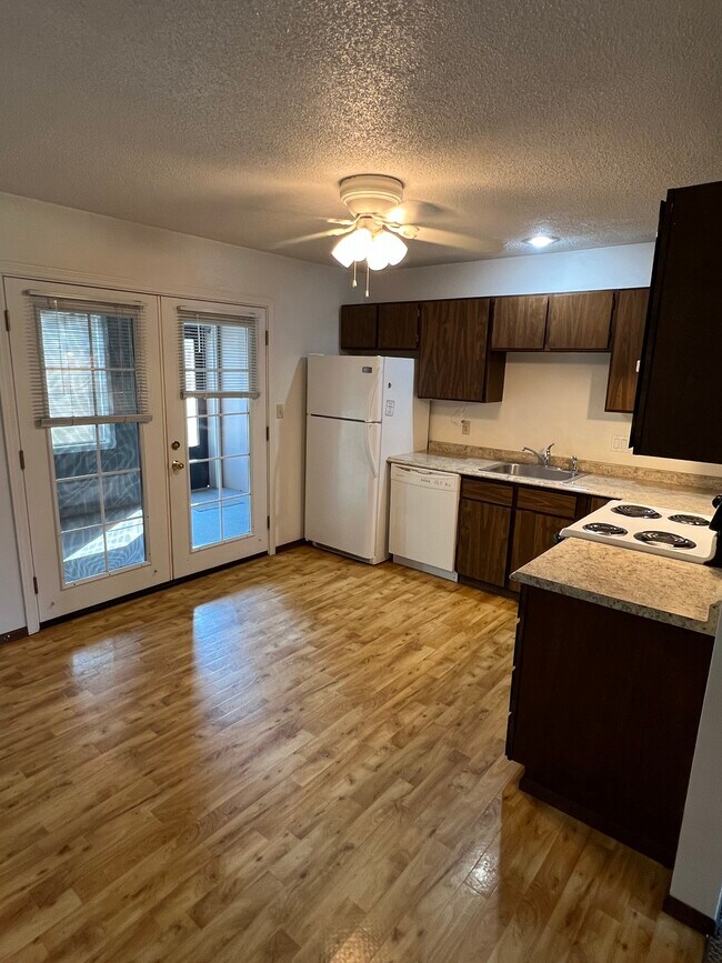Foto del edificio - 161 Indian Trail Rd
