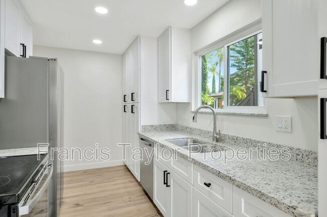 Foto del edificio - 1535 S Maple St