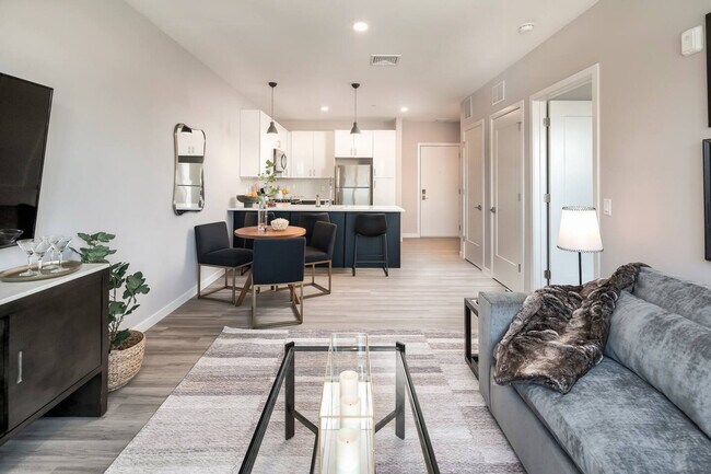 Building Photo - 9 Tower Ln