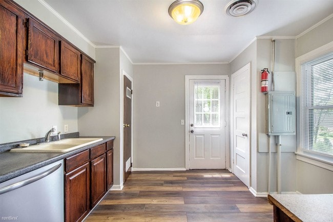 Foto del edificio - 3 br, 1 bath House - 1221 California Ave