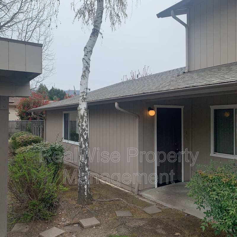Primary Photo - 2152 NW N Hill Dr