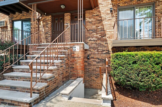 Foto del edificio - 8 Sewall Ave