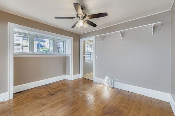 Foto del edificio - 4244 Longfellow Ave