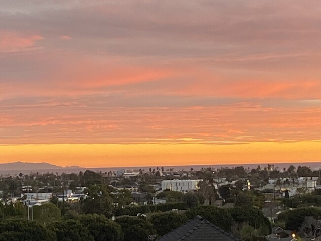 Sunset view from kitchen - 1621 Bryn Mawr Ave