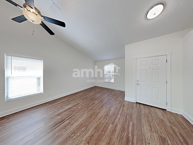 Foto del edificio - 15009 Trail Creek Pl