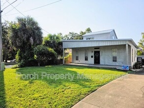 Building Photo - 921 E La Rua St