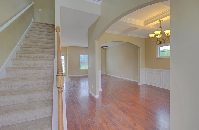 Building Photo - 935 Mustang Ln NE