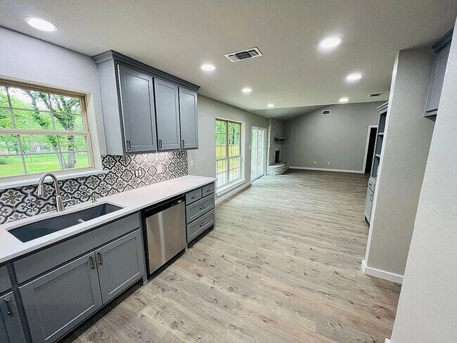 Foto del edificio - 2605 W Highland Dr