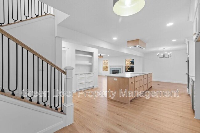 Foto del edificio - 2460 Dimple Dell Rd