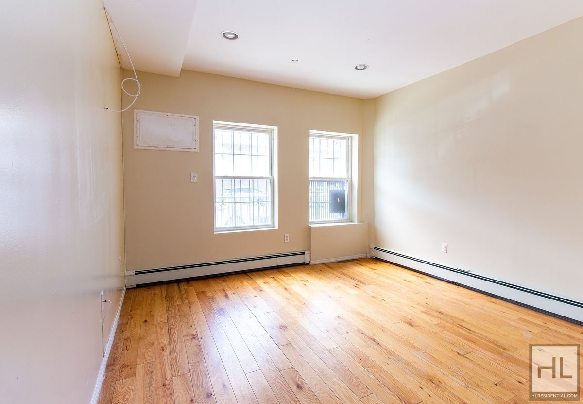 Foto principal - 2 Bed 2 Bath On Dekalb Ave.