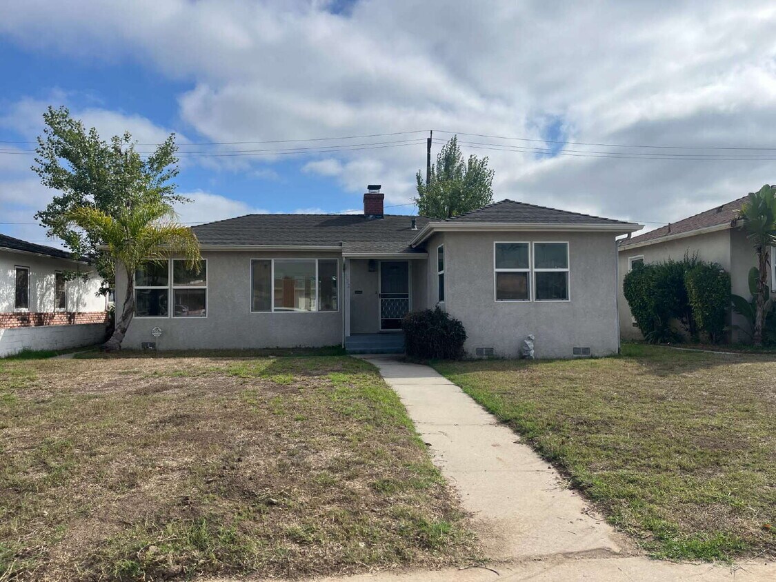 Foto principal - "Charming 2-Bedroom Retreat on Douglas Ave...