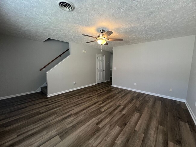 Building Photo - 1510 Center Pointe Dr