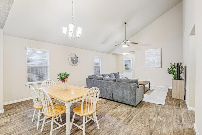 Foto del edificio - 10604 Menominee Falls Ln