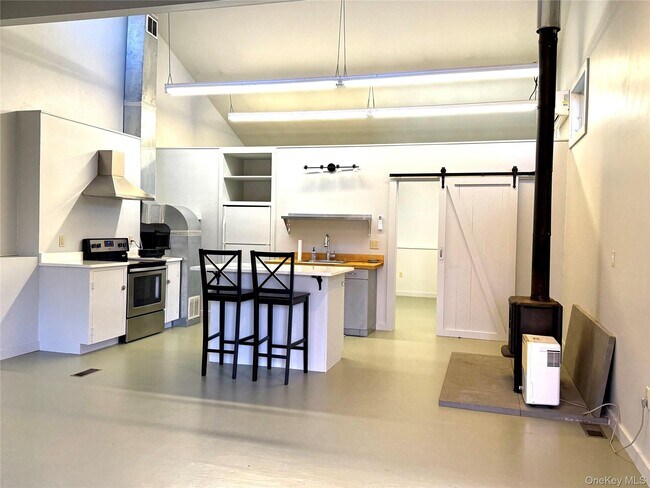 Foto del edificio - 14 Spring Lake Rd