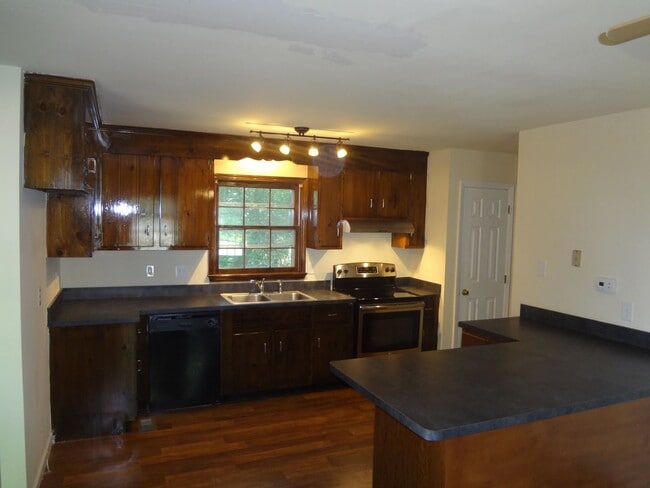 Building Photo - 10649 Genlou Rd