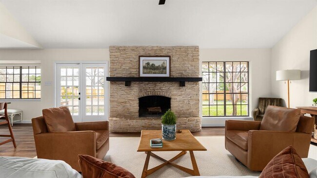 Foto del edificio - 2300 Toulouse Dr