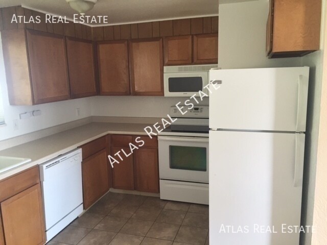 Building Photo - Coming Soon! 2 Bedroom 1 Bathroom Minutes ...