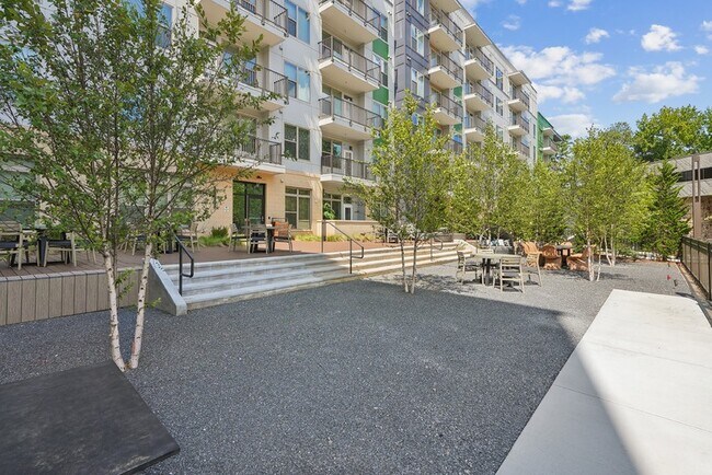 Building Photo - Link Apartments® Lake Park